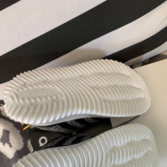 Adidas Kaptir sneaker shoe - Picture 3 of 5